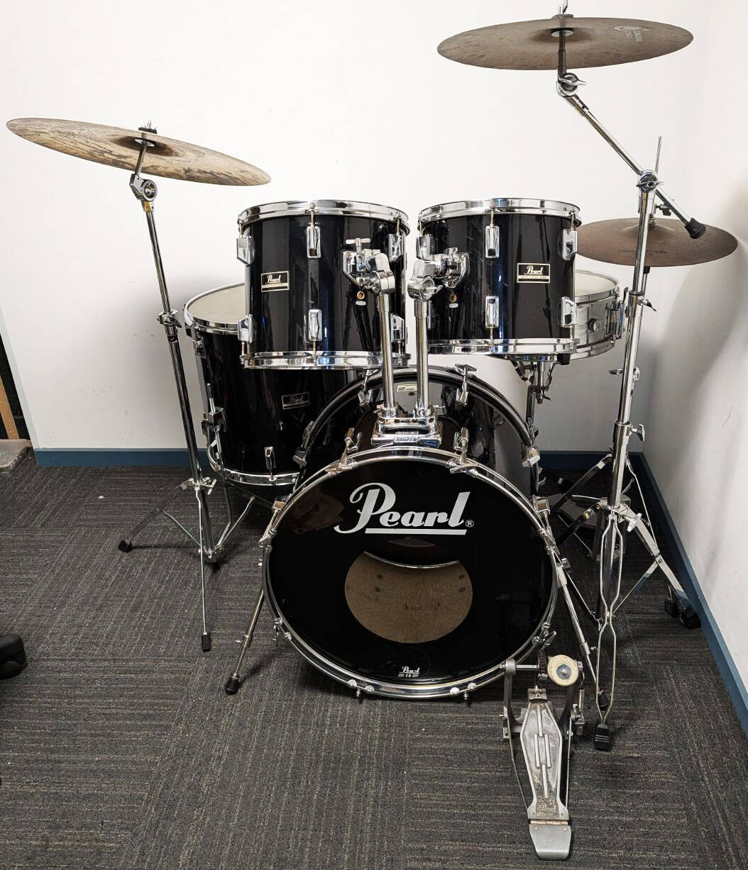Pearl Export 80 s 5 Piece Drum Kit w Stands 14 16 20 Cymbals Black Used Includes Warranty