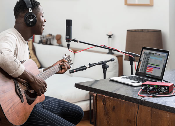 THE COMPLETE HOME RECORDING STUDIO - DESK