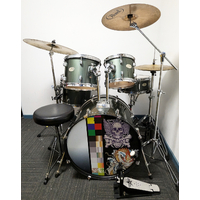 Used Pearl Forum 5 Piece Drum Kit w/Stands + 14/16/20 Cymbals +Stool- Grey Sparkle- Includes Warranty