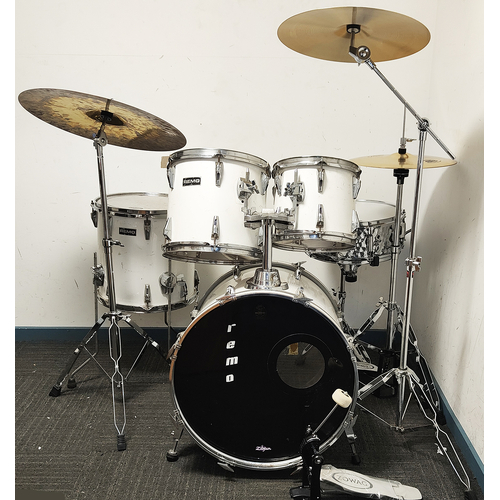 Used Remo 5 Piece Drum Kit w/Stands, Zildjian/BTB20 Cymbals - White - Includes Warranty